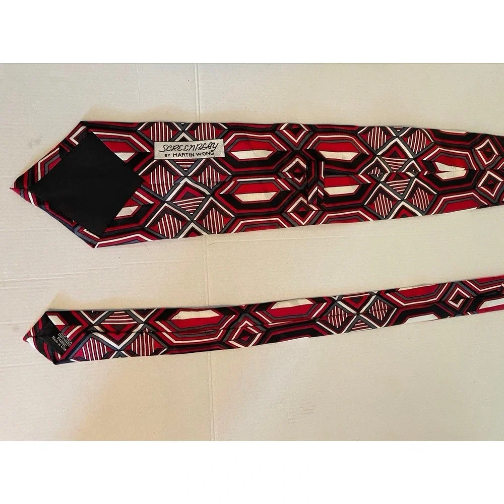 Screenplay by Martin Wong Mens Geometric Art Deco Silk Necktie Red Black White